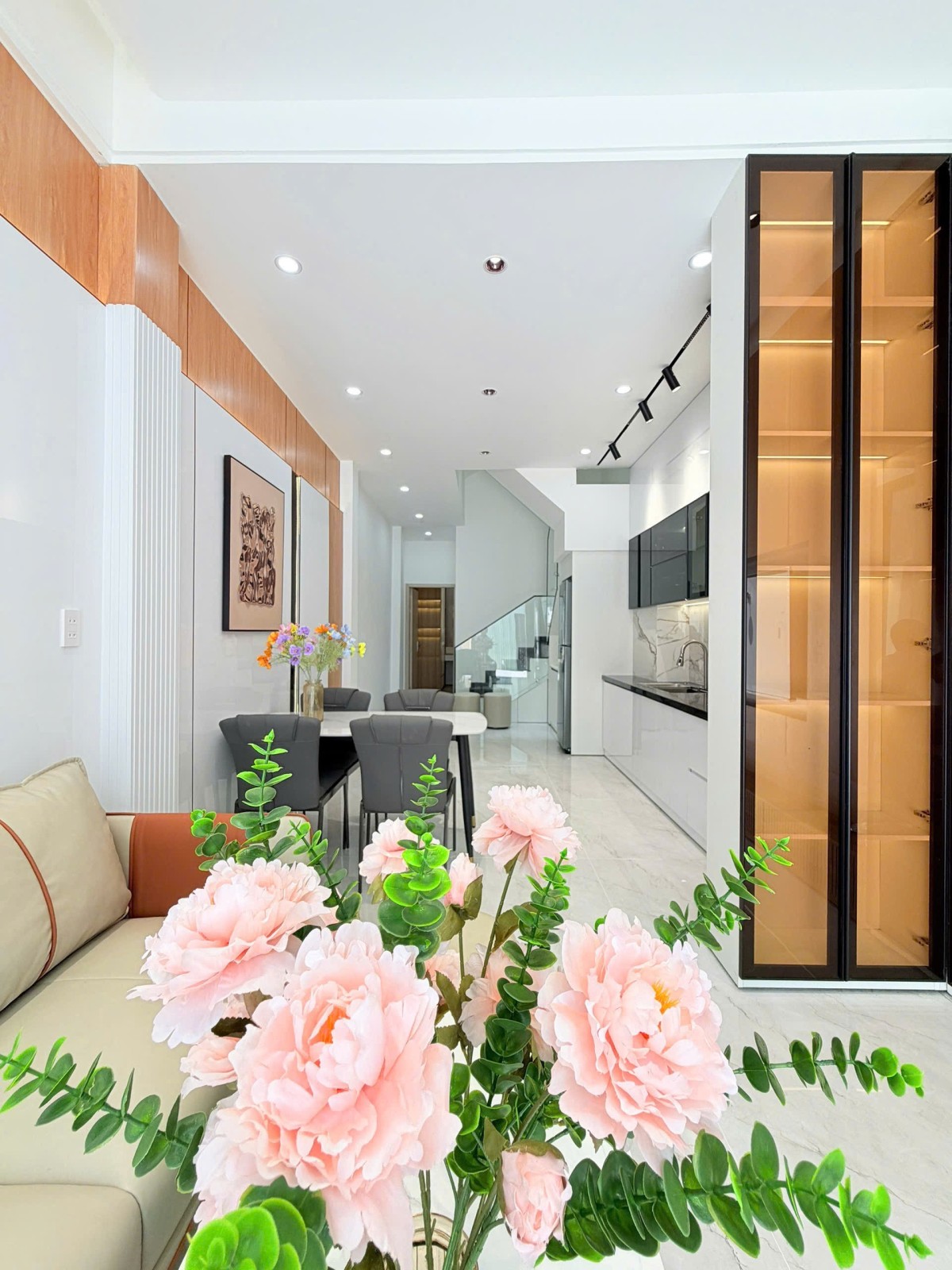 Nhà 3 tầng Nguyễn Đình Tựu, 70m2, kiệt ô tô, full nội thất, giá 5.5 tỷ 15985839