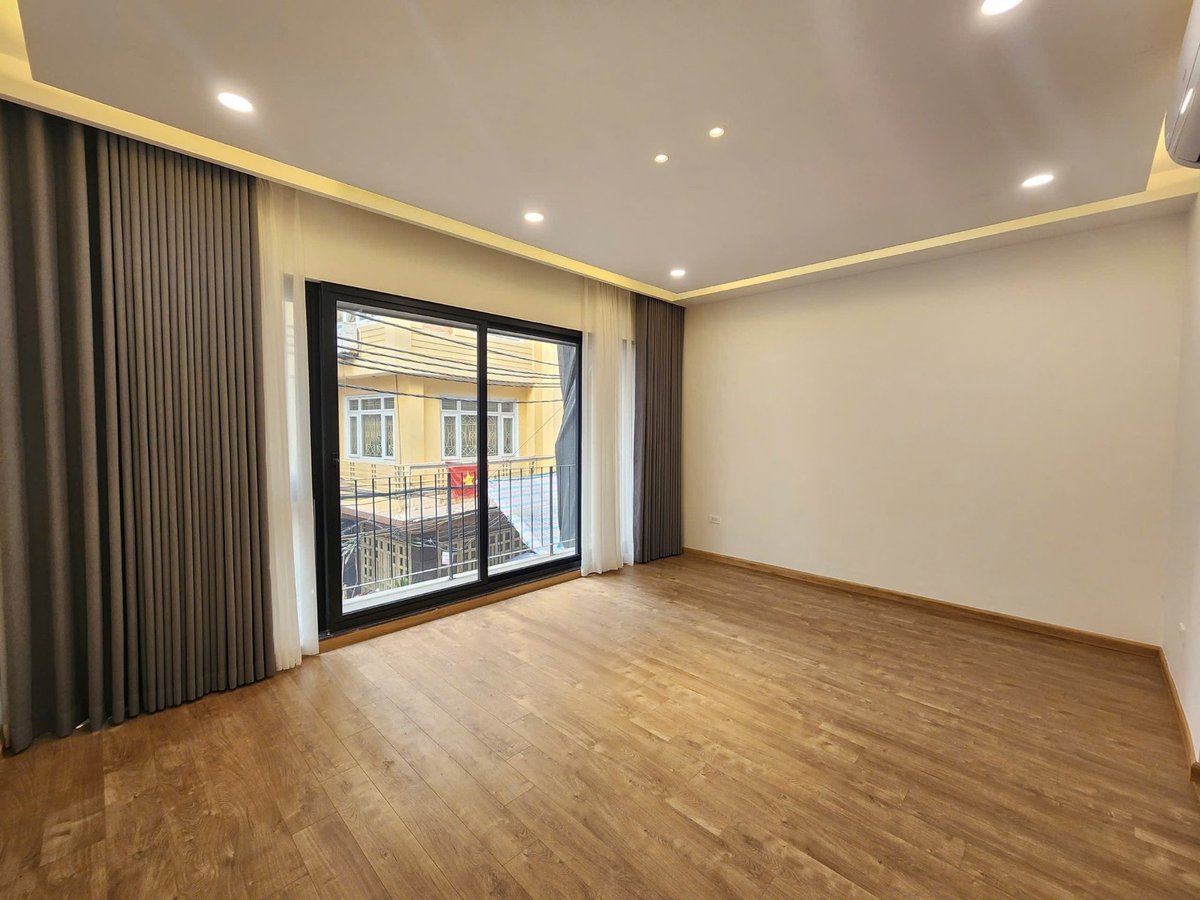 Bán Nhà Võng Thị. Tây Hô. 6 Tầng Thang Máy. Ô Tô. DT 50m2. MT 5.3m. Giá 22.4 Tỷ.  15985877