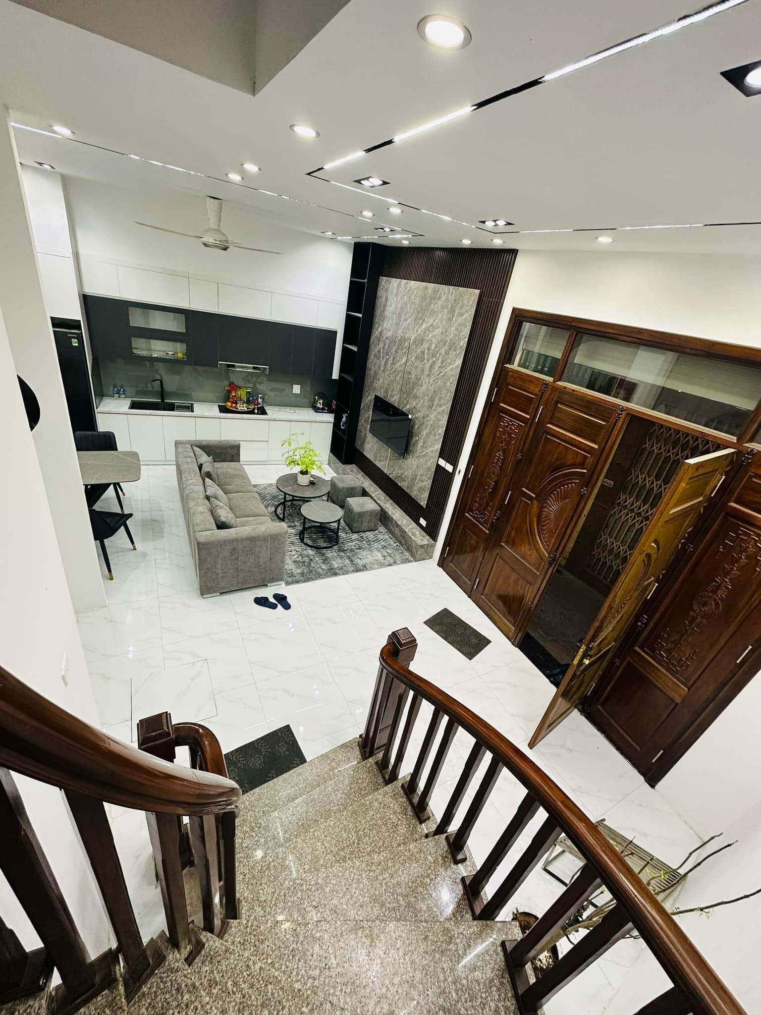 CHỈ 5.6 TỶ CÓ NHÀ LÔ GÓC PHÚC LỢI - 4 TẦNG Ở NGAY - SÁT VINHOMES RIVERSIDE 15985976