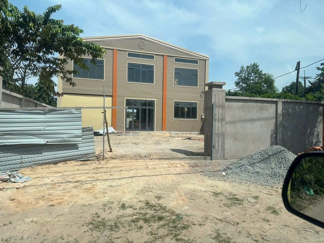 XƯỞNG MỚI MẶT TIỀN SÔNG LU – XE CONT 24/24 – NGANG 17M HIẾM 15986000