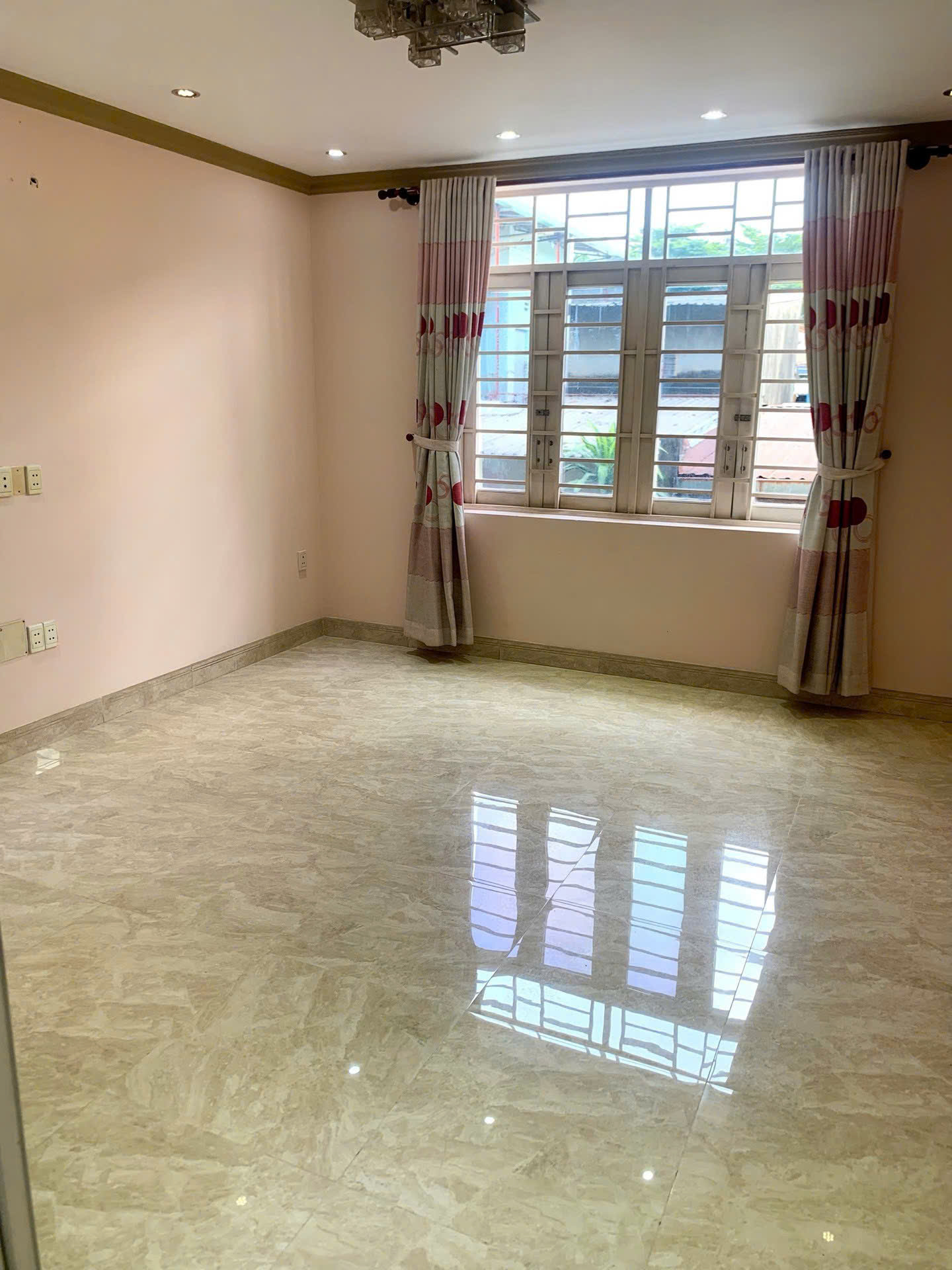 Bán nhà 2 tầng- hẻm xe hơi thông- ngã tư 4 xã Bình Trị Đông- chỉ 4 tỉ nhỉnh 15986022