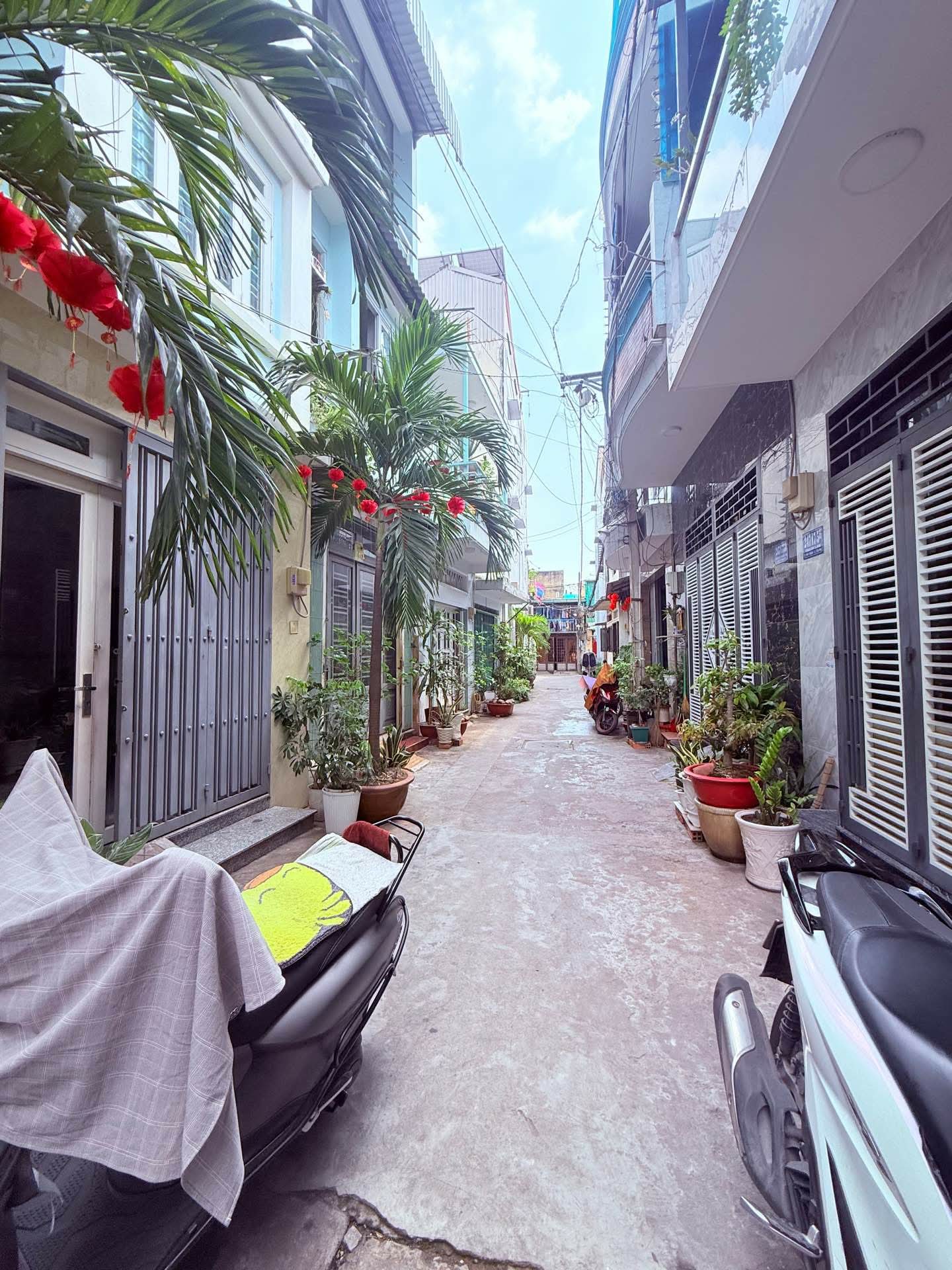 NHÀ ĐẸP TÂN PHÚ 5 TẦNG NGAY TRUNG TÂM CHỈ 9 TỶ 15986041