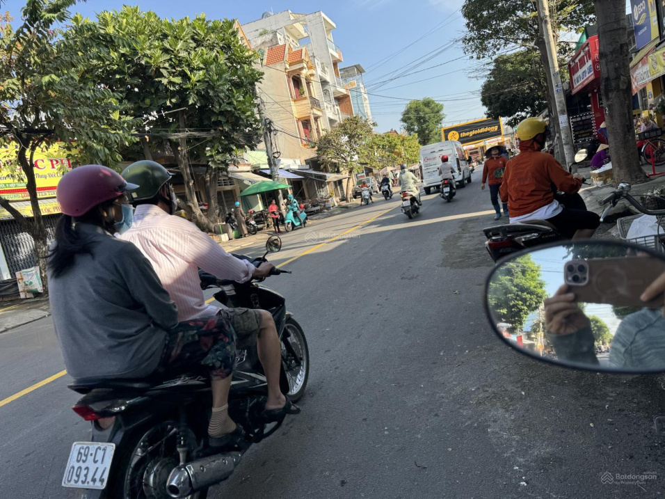 Bán nhà mặt tiền Dương Thị Mười, vị trí buôn bán mọi mặt hàng DT 7x25m, trệt hai lầu, giá 16.5 ty 15986110