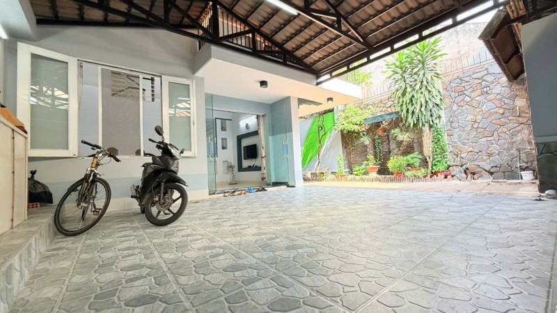 Bán biệt thự sân vườn đường só 38, Phường Hiệp Bình Chánh, Thủ Đức, TP HCM DT 170m2, 3 tầng. Giá 15986128