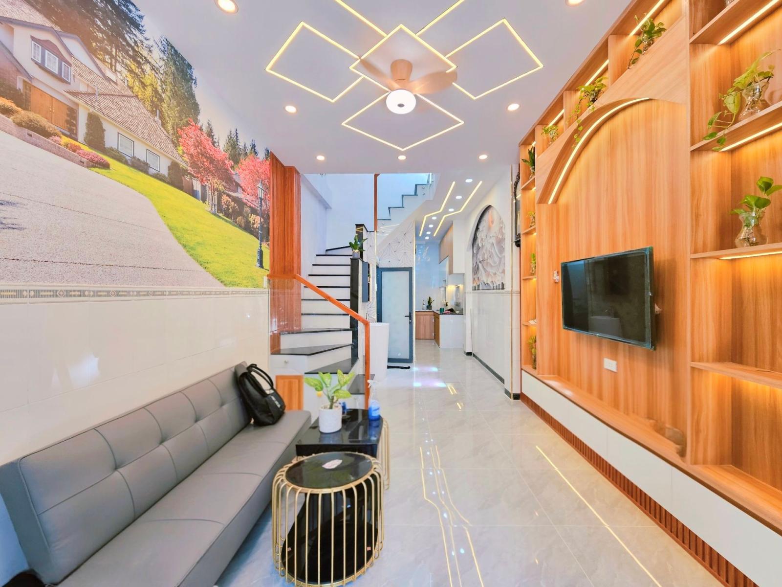 KHU VỰC HIẾM NHÀ BÁN - NGAY SÂN BAY - FULL NỘI THẤT - NHÀ ĐẸP Ở NGAY - SỔ VUÔNG A4 - NHĨNH 5 TỶ 15986135