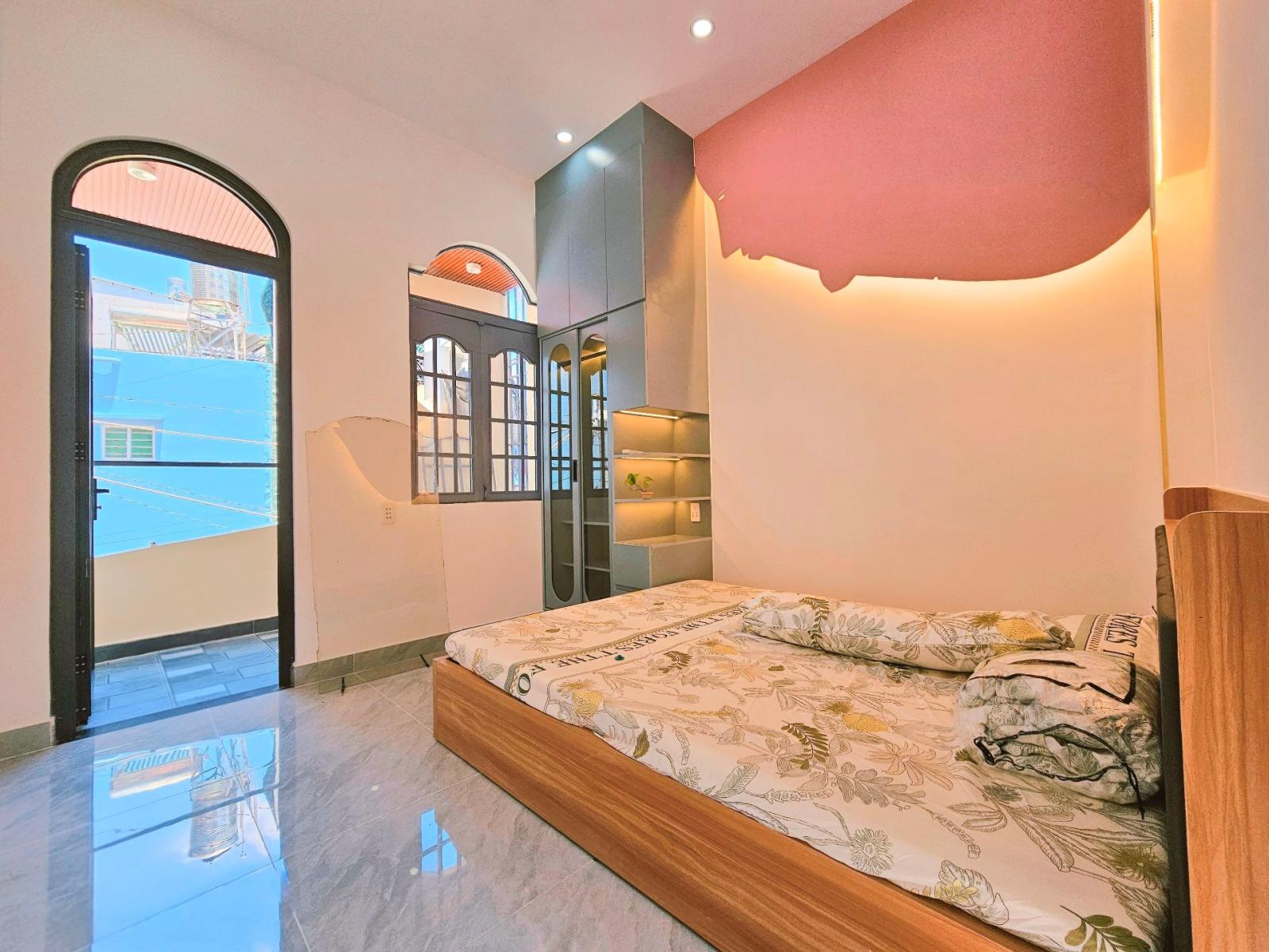 KHU VỰC HIẾM NHÀ BÁN - NGAY SÂN BAY - FULL NỘI THẤT - NHÀ ĐẸP Ở NGAY - SỔ VUÔNG A4 - NHĨNH 5 TỶ 15986135