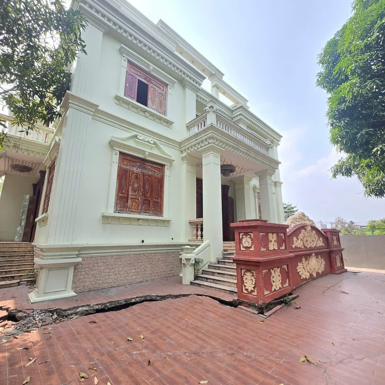 BIỆT THỰ SÂN VƯỜN THẠNH LỘC 37 – 732M² – 7PN – CHỈ 28.98 TỶ TL MẠNH 15986187