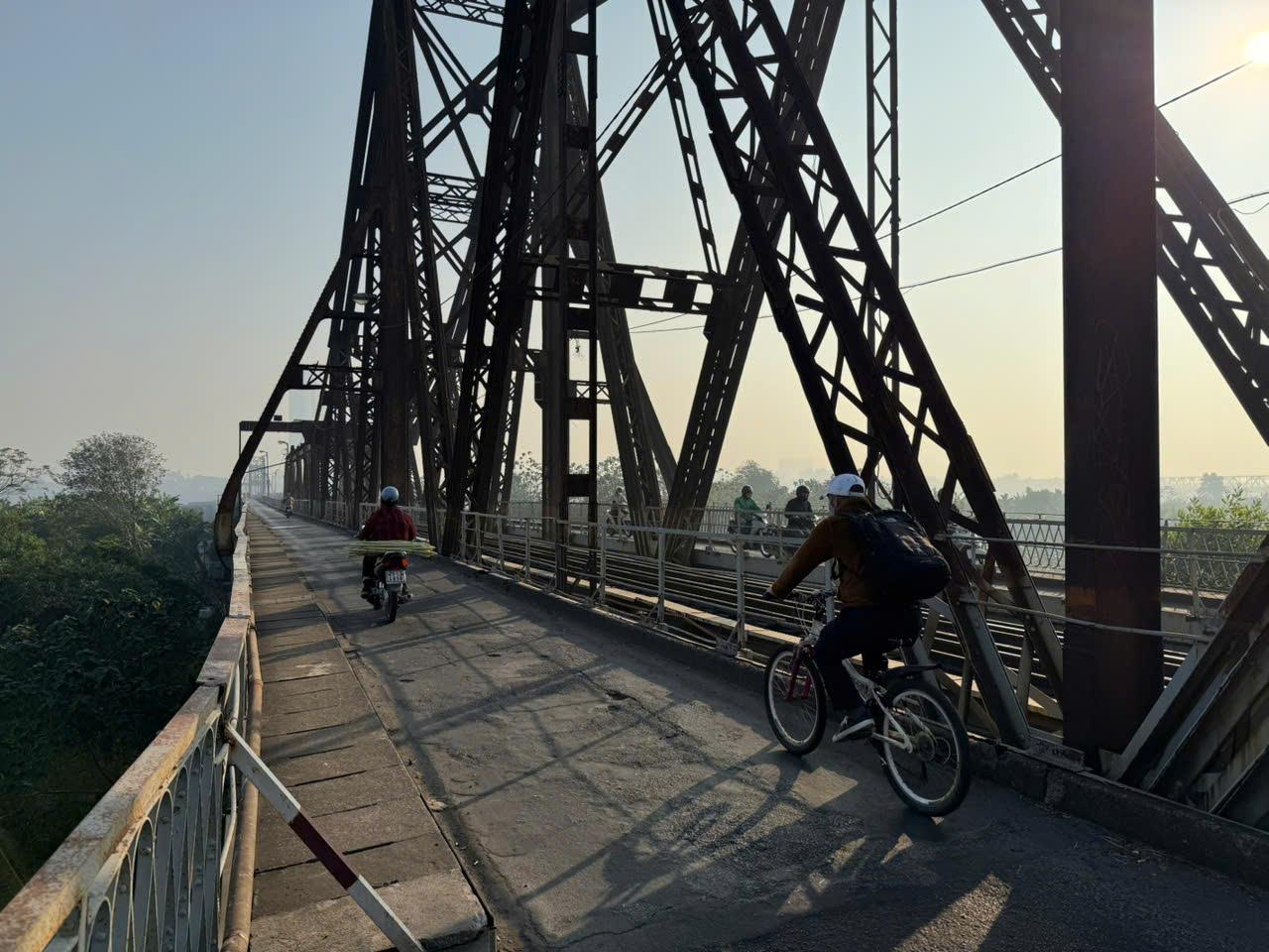 (Bồ Đề, Long Biên) Căn lô góc 2 thoáng, DT 60m2, MT 5.2m, cách ô tô 50m. Nhà  xây KCBT chắc chắn 15986203