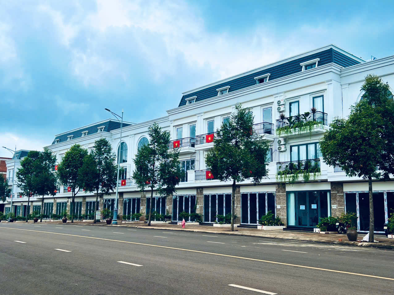 Shophouse tại khu đô thị Ân Phú - mặt tiền đường 32m 15986207