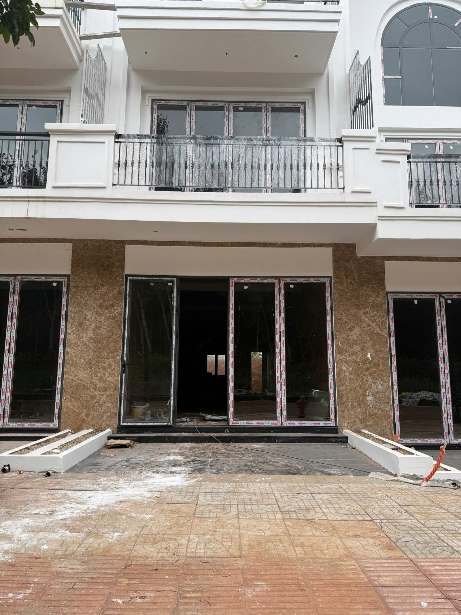 Shophouse tại khu đô thị Ân Phú - mặt tiền đường 32m 15986207