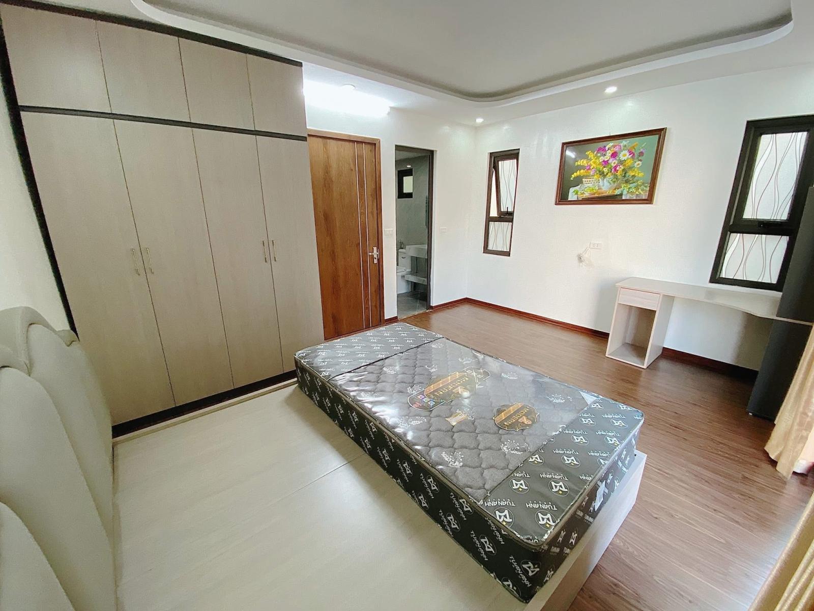 Bán nhà phố Hoàng Hoa Thám Ba Đình, dân xây, gần phố, 5 tầng thang máy, 30m, 8 tỷ. 15986224