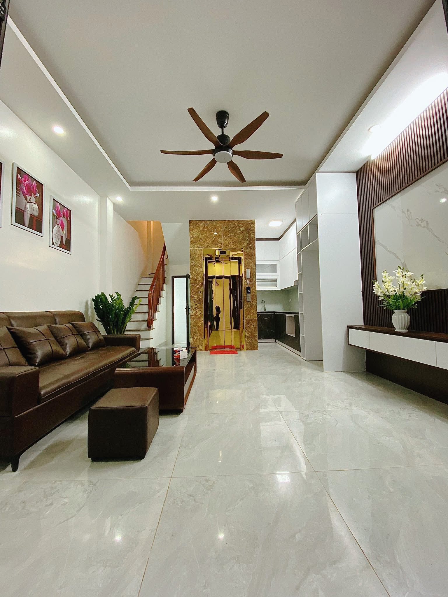 Bán nhà phố Hoàng Hoa Thám Ba Đình, dân xây, gần phố, 5 tầng thang máy, 30m, 8 tỷ. 15986224