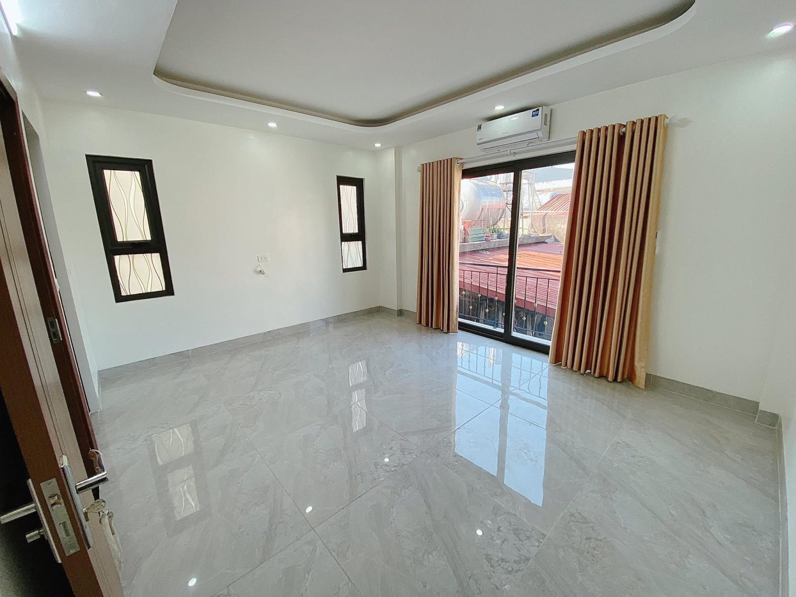 Bán nhà phố Hoàng Hoa Thám Ba Đình, dân xây, gần phố, 5 tầng thang máy, 30m, 8 tỷ. 15986224