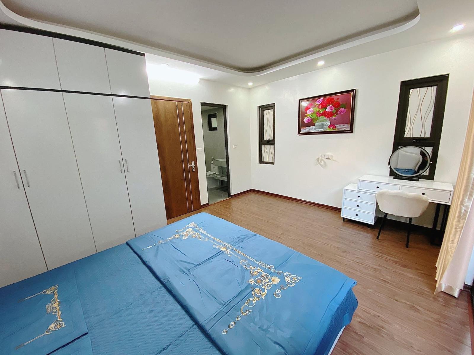 Bán nhà phố Hoàng Hoa Thám Ba Đình, dân xây, gần phố, 5 tầng thang máy, 30m, 8 tỷ. 15986224