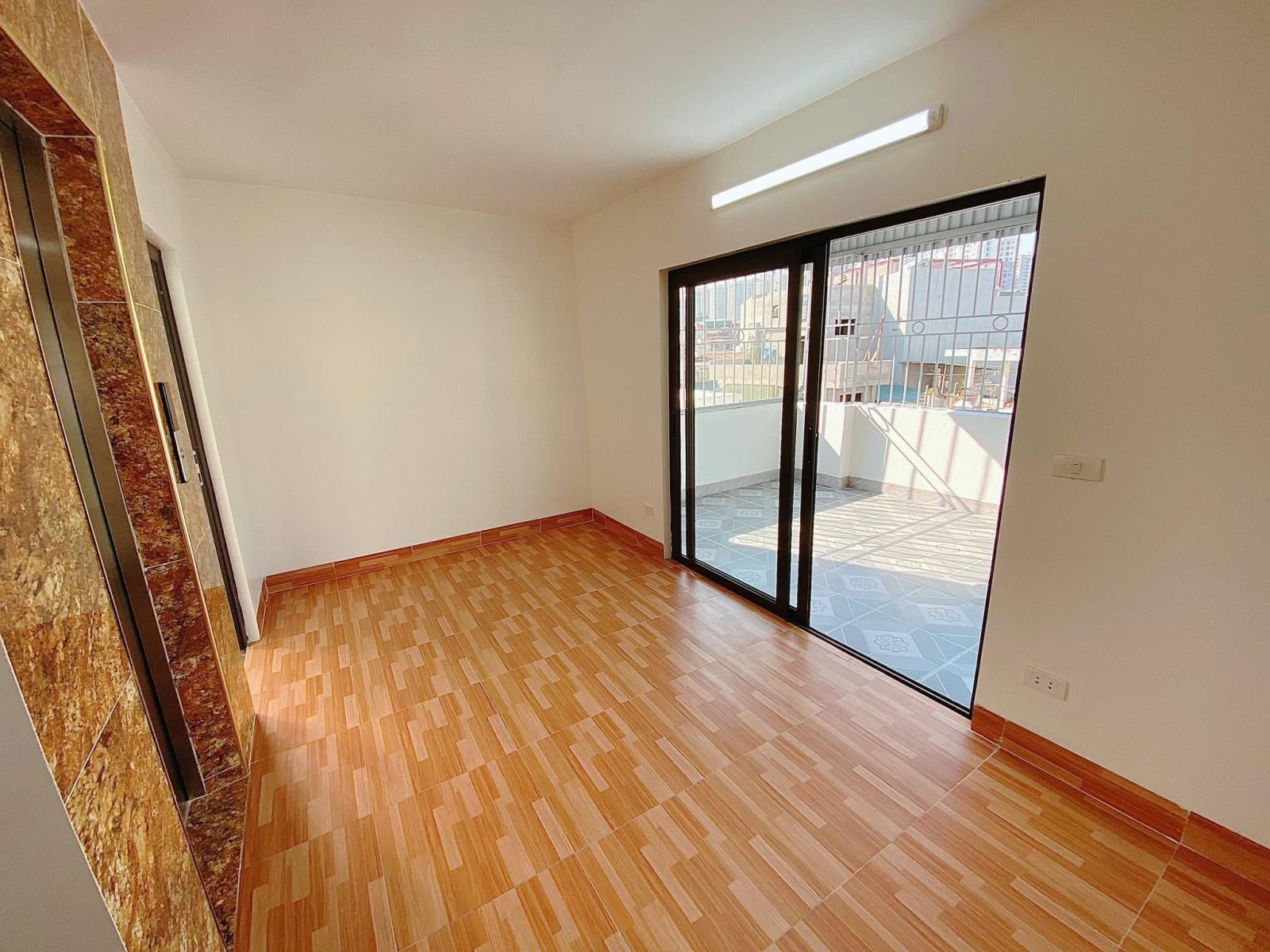 Bán nhà phố Hoàng Hoa Thám Ba Đình, dân xây, gần phố, 5 tầng thang máy, 30m, 8 tỷ. 15986224