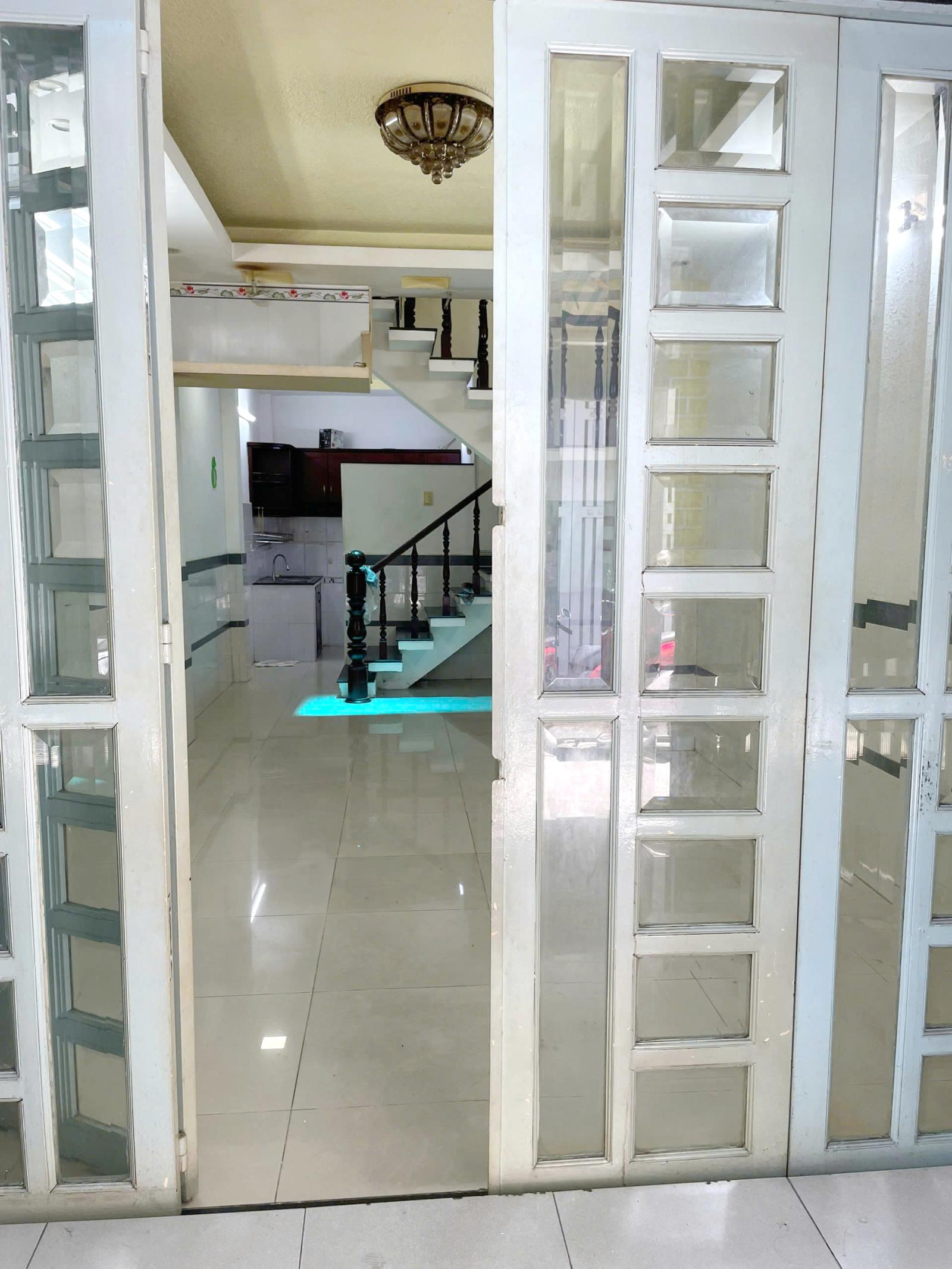 Nhà 3.6*10m/2lầu/ST hẻm thẳng Âu Dương Lân P3Q8 15986266