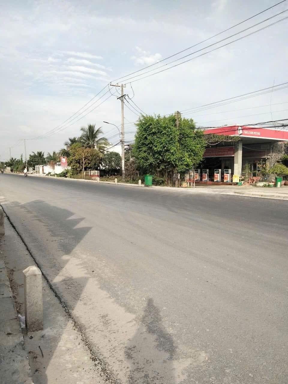 CHUYỂN NHƯỢNG HỆ SINH THÁI VẬN TẢI & CÂY XĂNG Cây xăng dt 25000m2 và trạm điều hành bd gần 200m2 15986277