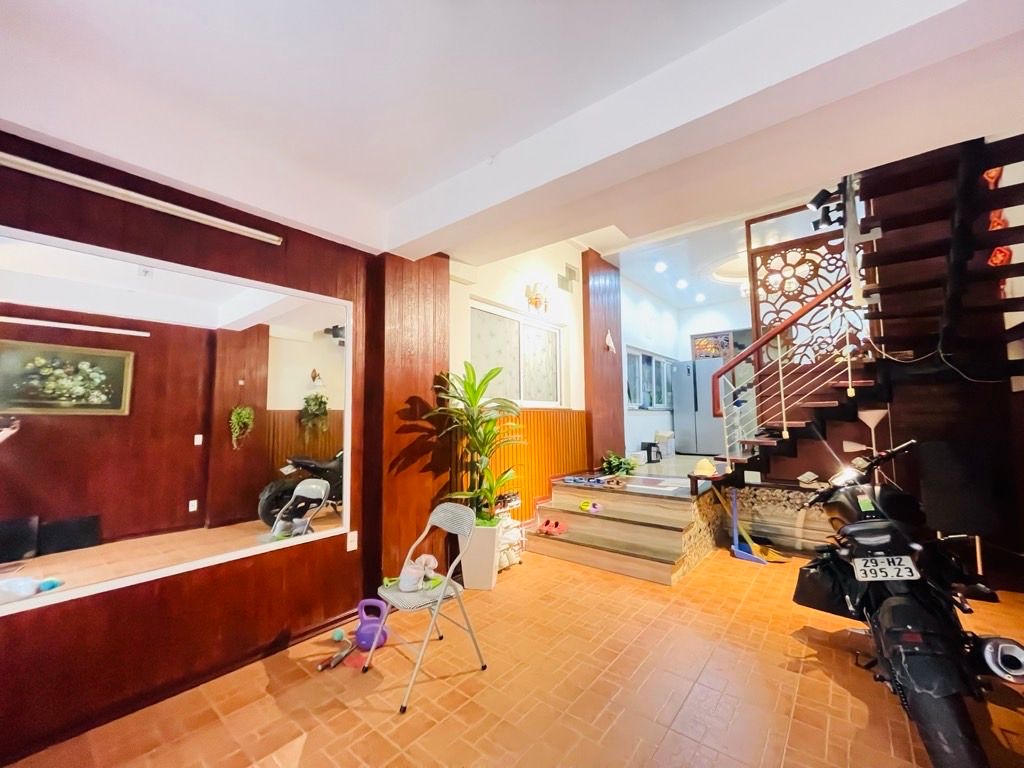 lạc long quân 50m x6 tầng 18,9 tỷ ô tô qua nhà,ngõ thông,full nội thất,5p ra hồ tây 15986296