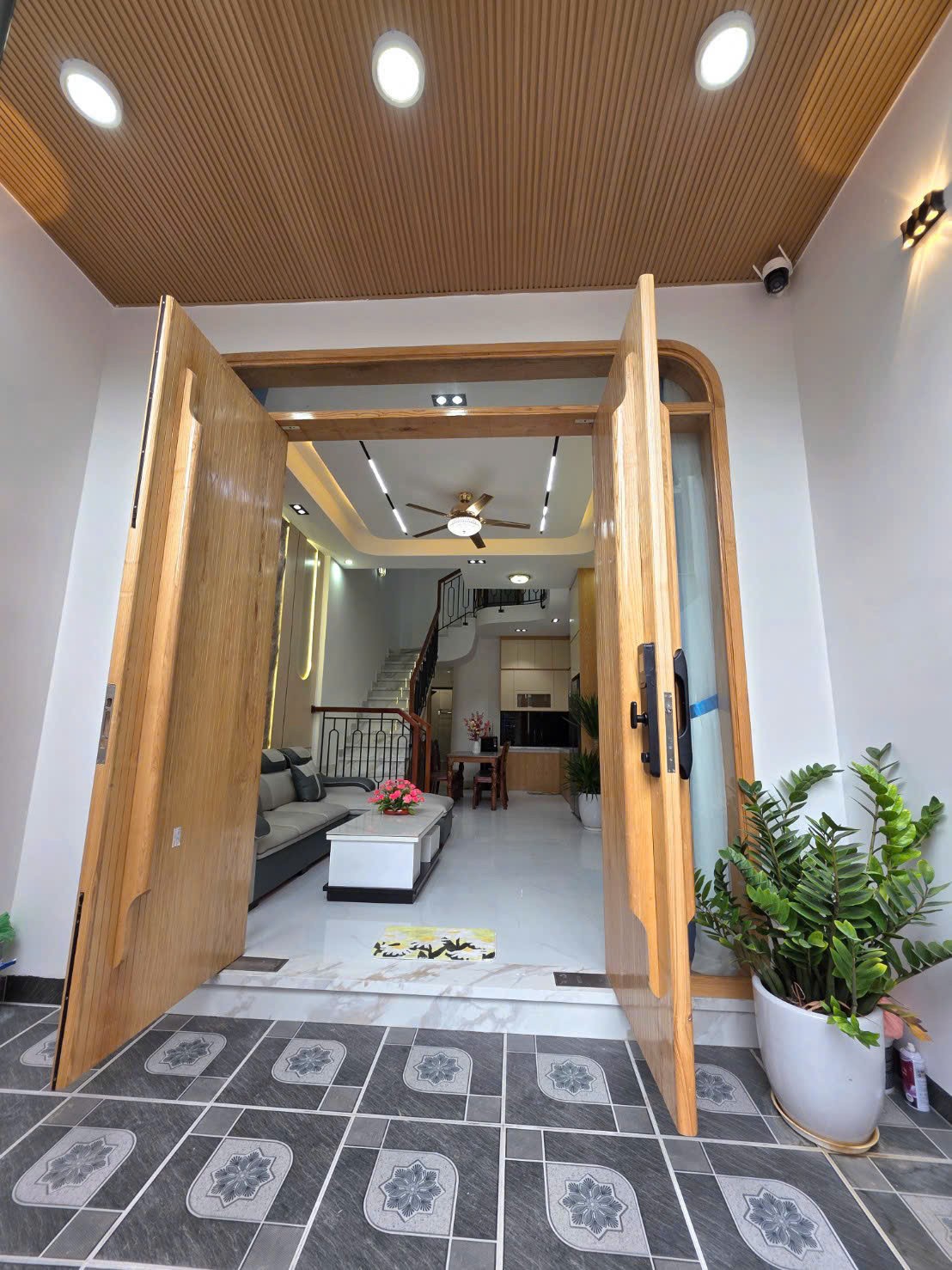 NHÀ ĐẸP- GIÁ TỐT CHÍNH CHỦ CẦN BÁN NHANH Nhà xây mới 100% phường Hòa Khánh, tp Đà Nẵng 15986306