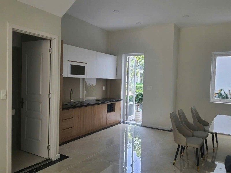 Bán biệt thự liền kề Q2, Phường Cát Lái, TP HCM. DT 120m2, 3 tầng. Giá 16.9 tỷ, SH, N2 15986310