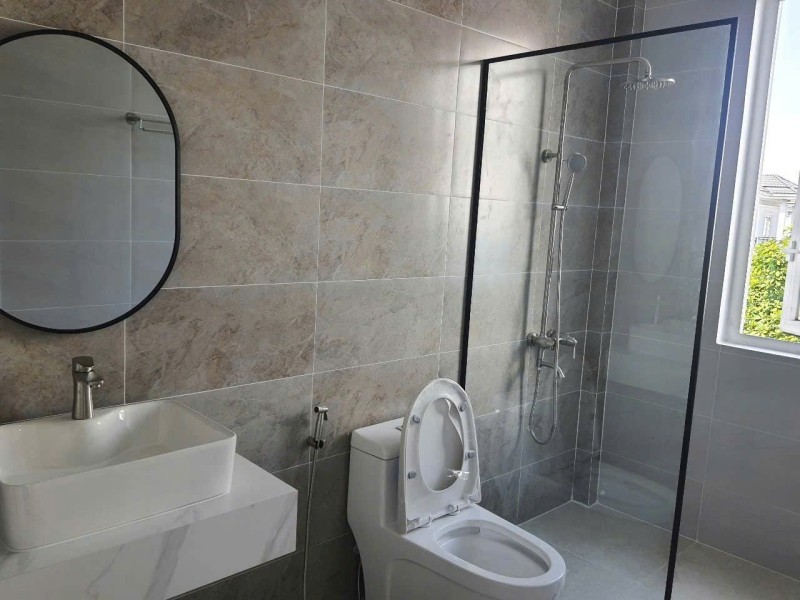 Bán biệt thự liền kề Q2, Phường Cát Lái, TP HCM. DT 120m2, 3 tầng. Giá 16.9 tỷ, SH, N2 15986310