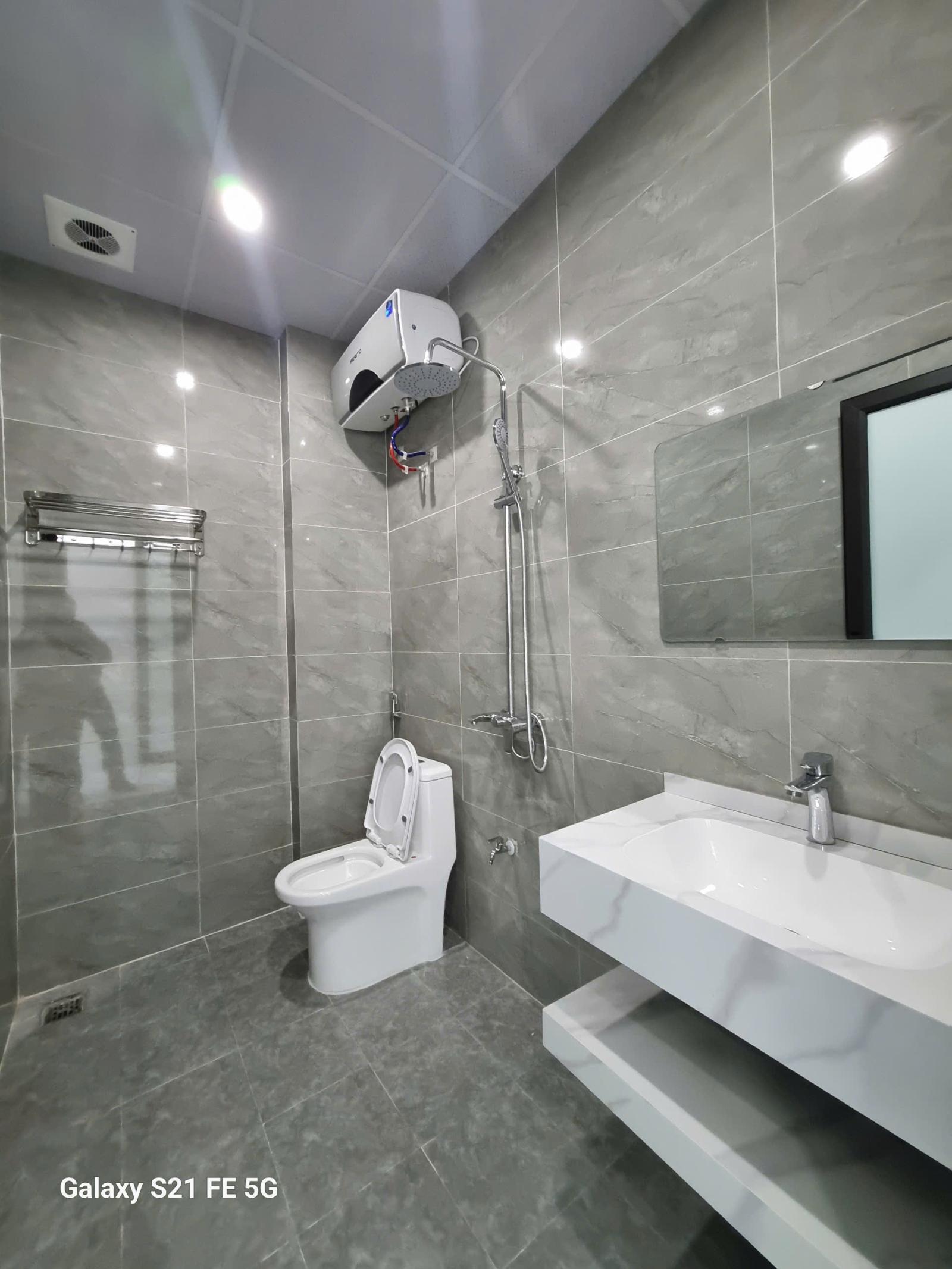 bán nhà 4 tầng thang máy hiện đại ngay trần lãm - gần chợ đậu và nguyễn tông quai đi vào 15986322