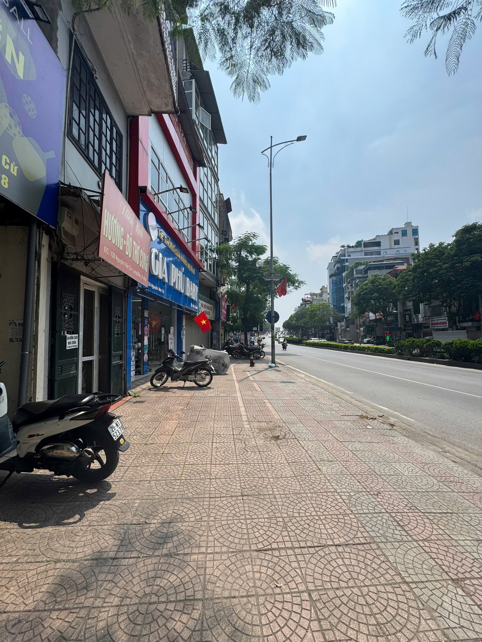 MẢNH ĐẤT,MẶT PHỐ, NGUYỄN VĂN CỪ, LONG BIÊN- VỈA HÈ-KD: 1470M, MT 20M, GIÁ 600 TỶ. 15986355