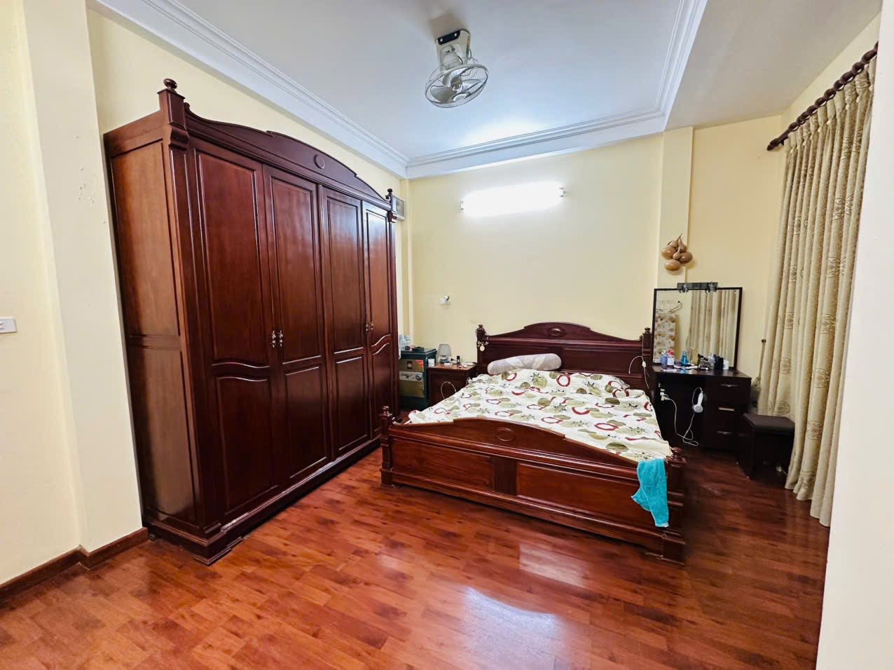 BÁN NHÀ HOÀNG HOA THÁM 45M 5 TẦNG MẶT TIỀN 4M 11 TỶ 15986454