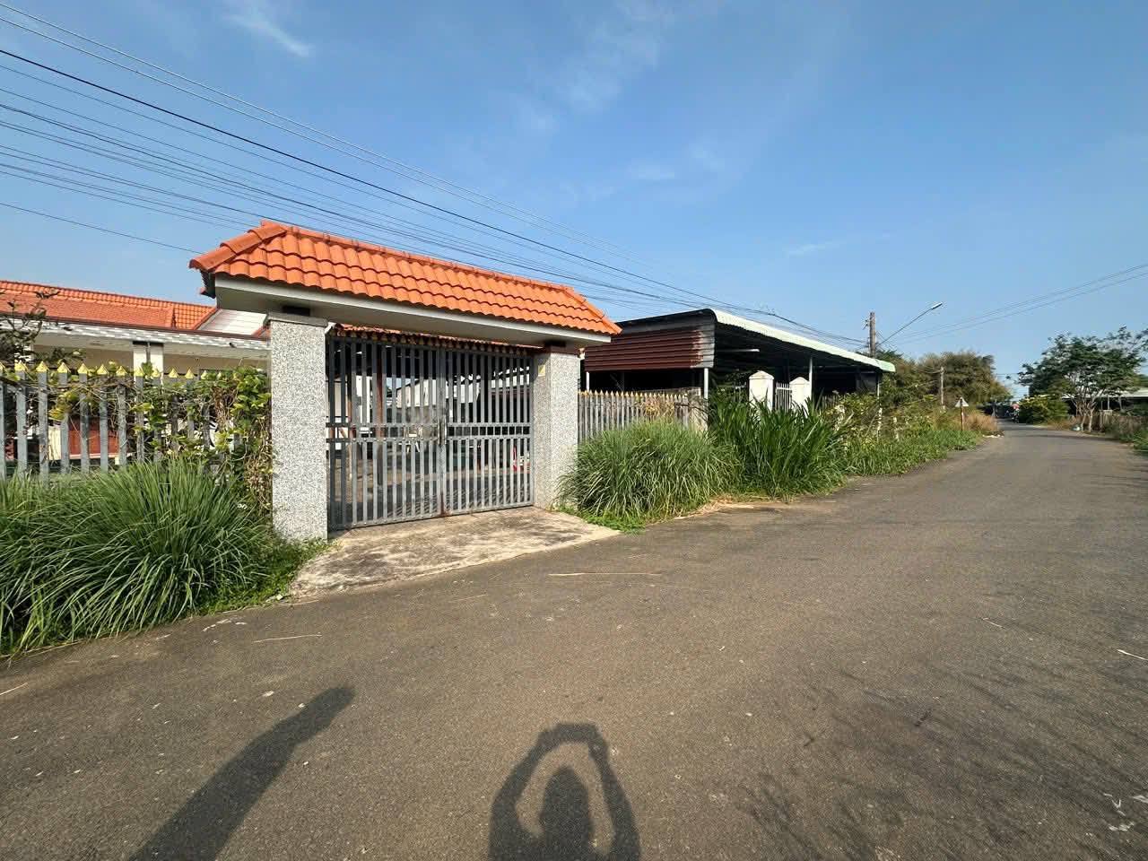 Cần bán nhà mái thái mặt tiền đường nhựa - Hòa Long (Phường Tam Long, TP.HCM) 15986513