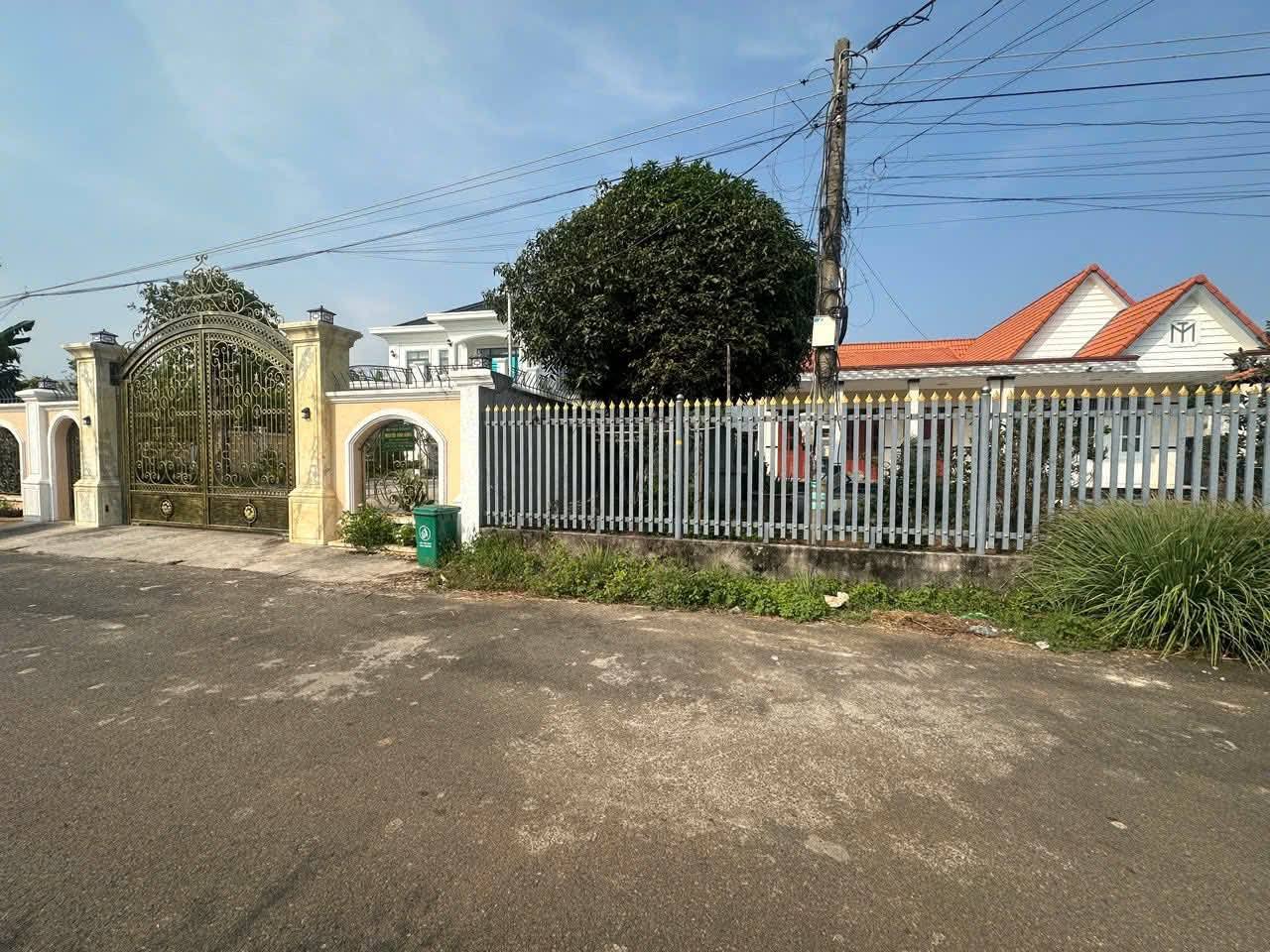 Cần bán nhà mái thái mặt tiền đường nhựa - Hòa Long (Phường Tam Long, TP.HCM) 15986513