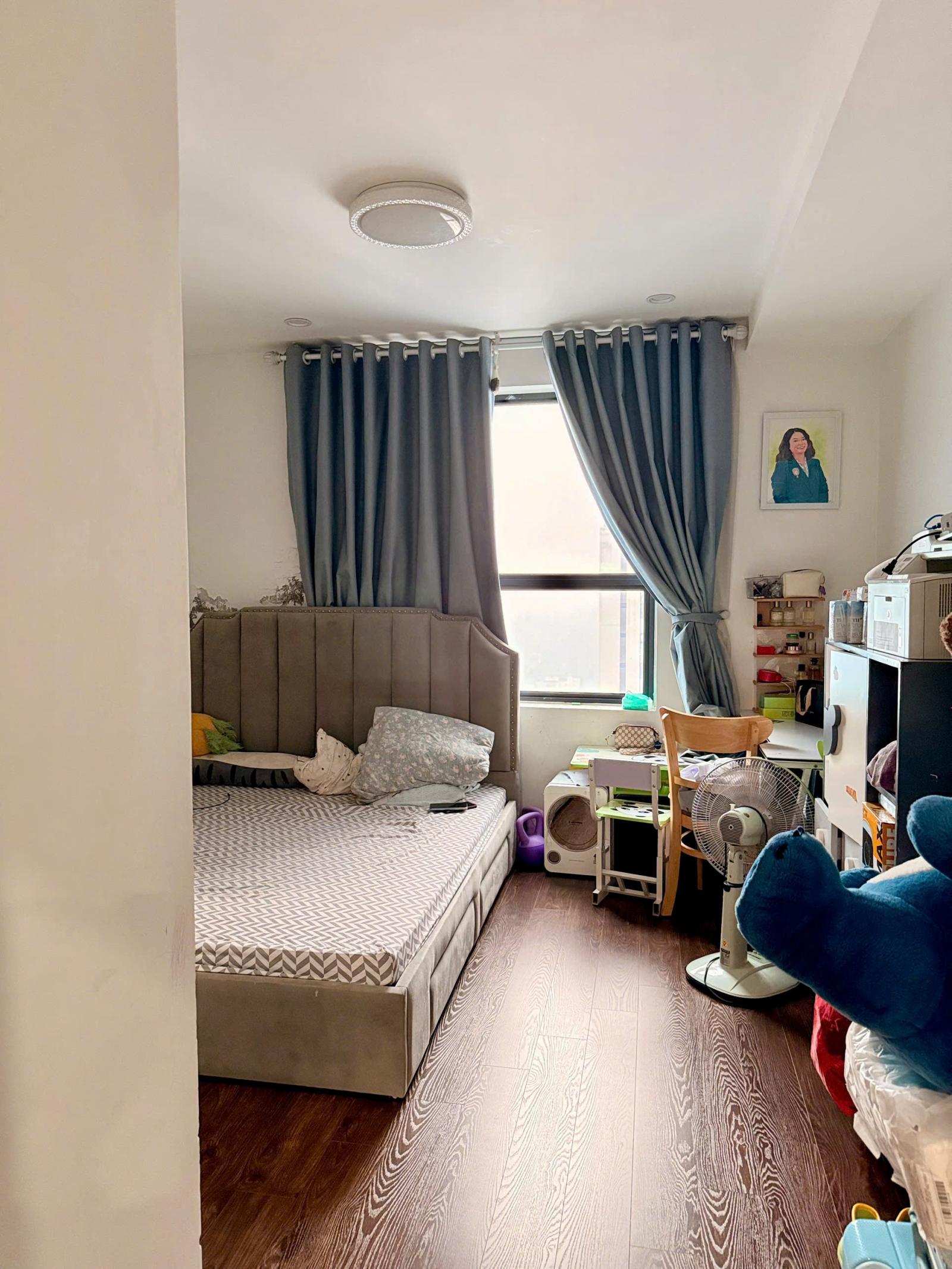 Người thân gửi bán căn hộ gia đình đang ở rất giữ gìn - 3PN 99m² Goldmark City với giá 8 tỷ.



 15986562