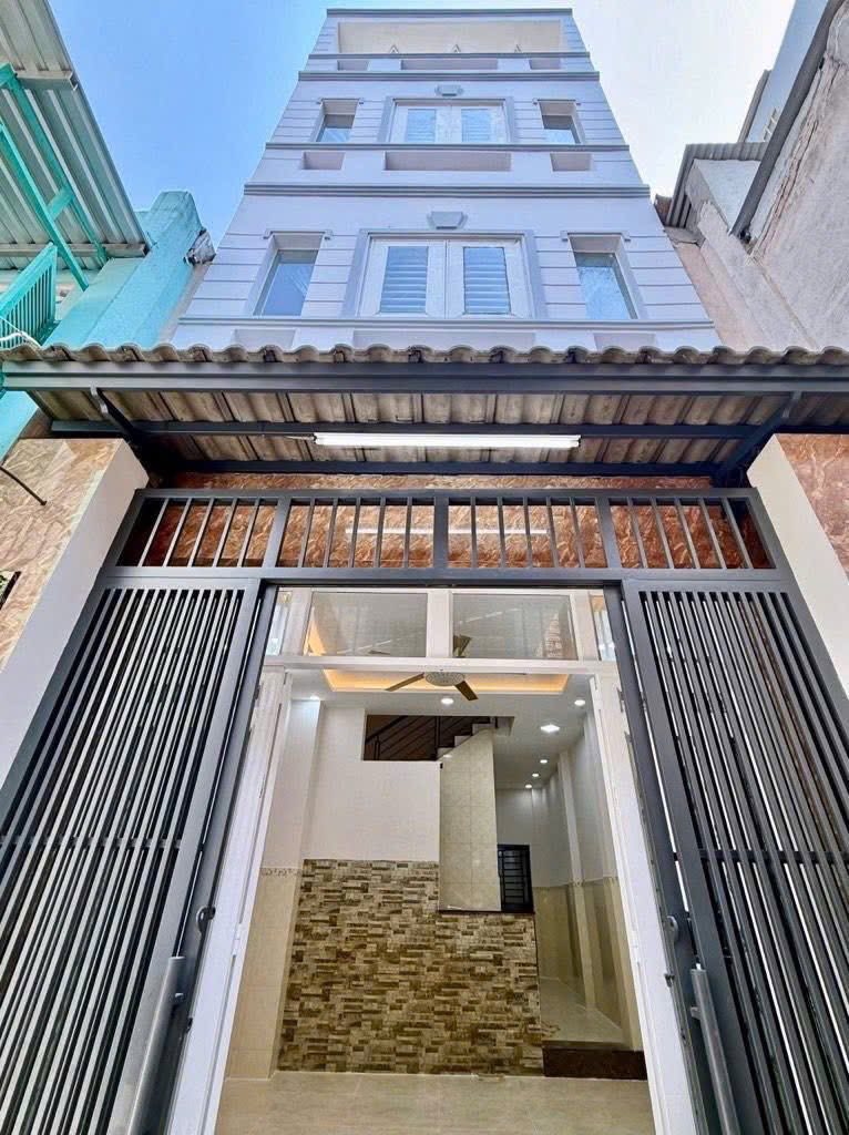 NGAY CÁCH MẠNG THÁNG 8 • MẶT TIỀN CC 53M• NGANG 4M NỞ HẬU • CHỈ 3.x tỷ 15986591