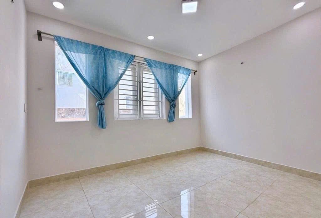 NGAY CÁCH MẠNG THÁNG 8 • MẶT TIỀN CC 53M• NGANG 4M NỞ HẬU • CHỈ 3.x tỷ 15986591