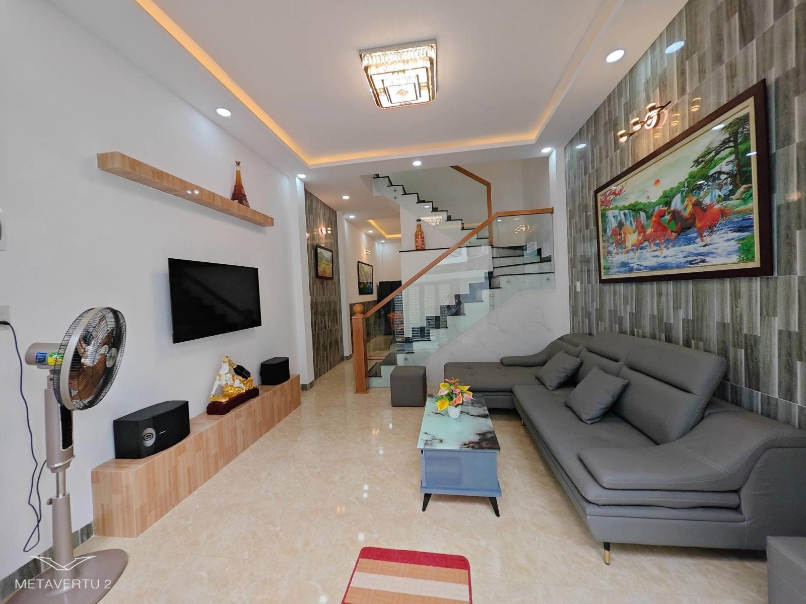 BÁN NHÀ MỚI TTTP 3 TẦNG HẺM CAO ĐÀI P. TÂY NHA TRANG 15986600