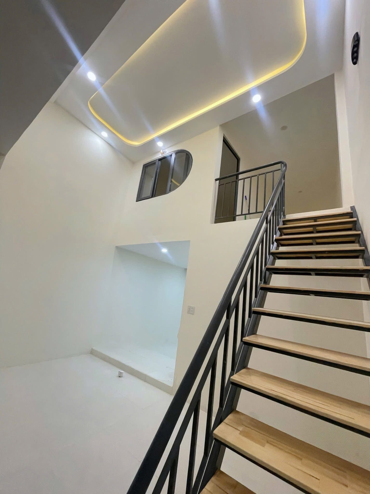 chủ cần bán nhà mới xây hẻm Võ Thị Sáu, gần chung cư PH. 15986633