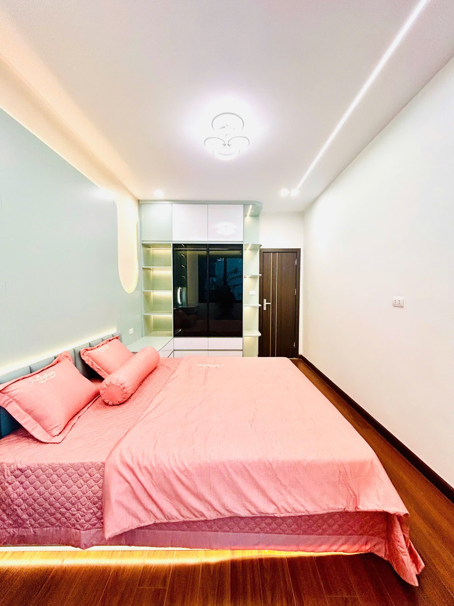 CẦN BÁN NHÀ PHỐ QUAN NHÂN - 33M2 - 5 TẦNG - MT 3.2- GIÁ 8.15 TỶ 15986761