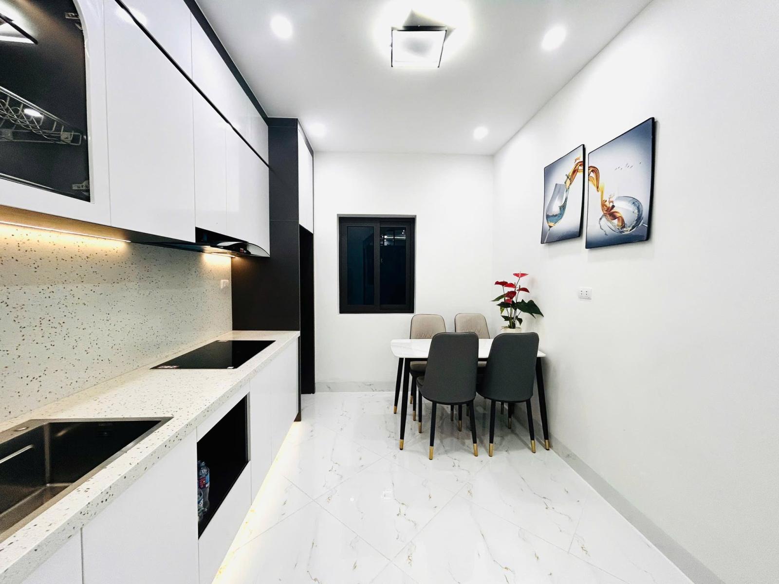 CẦN BÁN NHÀ PHỐ QUAN NHÂN - 33M2 - 5 TẦNG - MT 3.2- GIÁ 8.15 TỶ 15986761