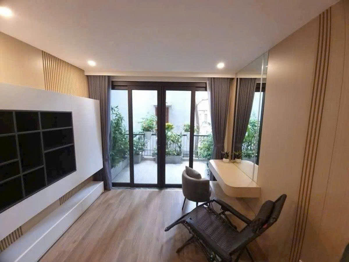 Bán nhà Bồ Đề 56m 5 tầng cạnh hồ 20m ra ô tô hơn 14 tỷ 15987131