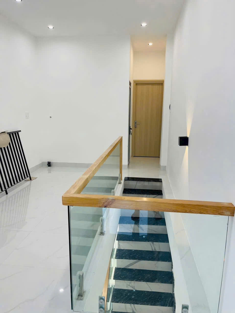 Bán nhà 1 Trệt 1 lầu 60m2 sổ riêng thổ cư (P. Tân Vạn) chỉ 2,490 tỉ 15987133