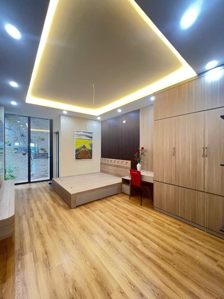 Nguyễn Văn Cừ , nhà đẹp ở ngay , full nội thất ,ngay sát cầu Chương Dương , 2 phút sang Phố Cổ , 15987157