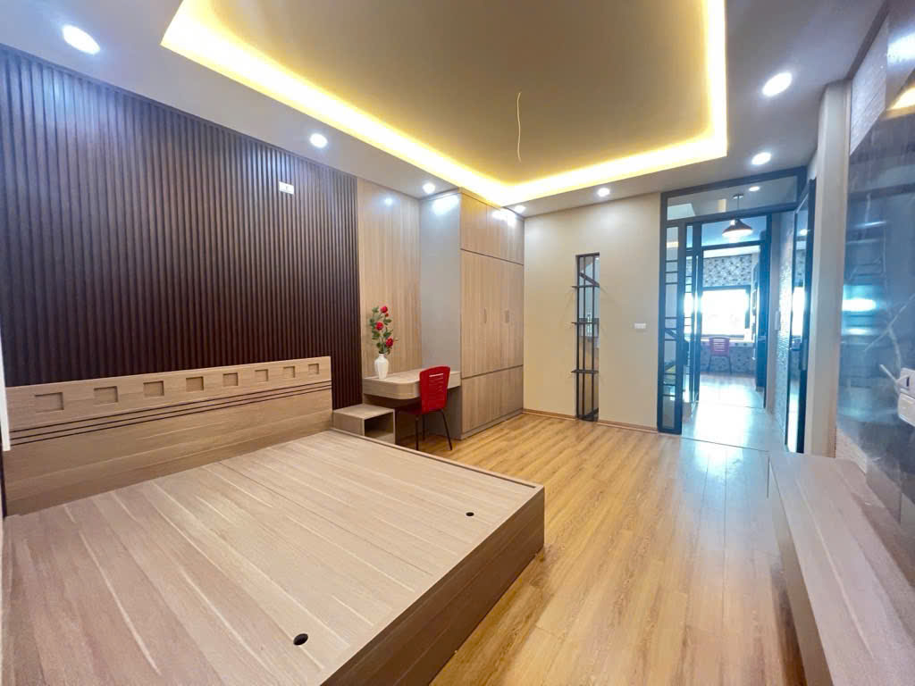 Nguyễn Văn Cừ , nhà đẹp ở ngay , full nội thất ,ngay sát cầu Chương Dương , 2 phút sang Phố Cổ , 15987157