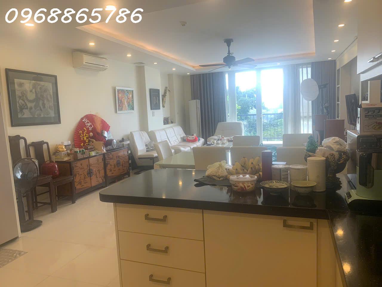 KHOẢNG LẶNG ĐẾ VƯƠNG BÊN BỜ HOÀNG CẦU DI SẢN 15987158