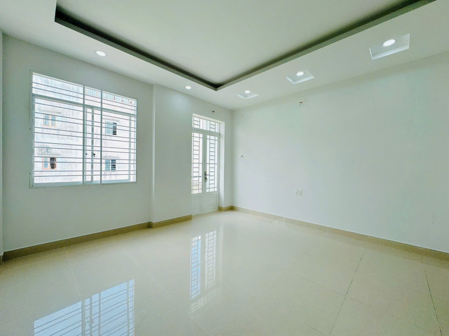 Siêu phẩm 4 tầng Q7 sát Phú Mỹ Hưng, SHR hoàn công đủ, giá 5.99 tỷ 15987160