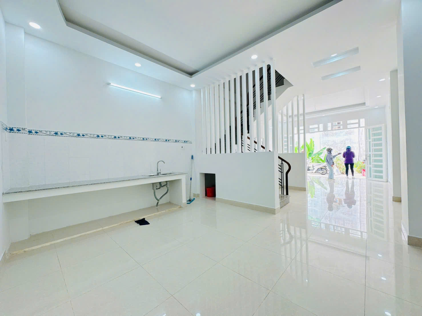 Siêu phẩm 4 tầng Q7 sát Phú Mỹ Hưng, SHR hoàn công đủ, giá 5.99 tỷ 15987160