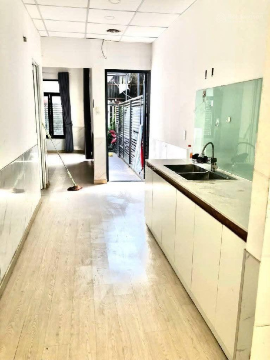 Tôi cần bán gấp căn nhà HXH 6m Nguyễn Văn Lượng, P17, DT: 4.2x15m, KC: 2 lầu, GIÁ: 8.5 tỷ còn TL 15987174