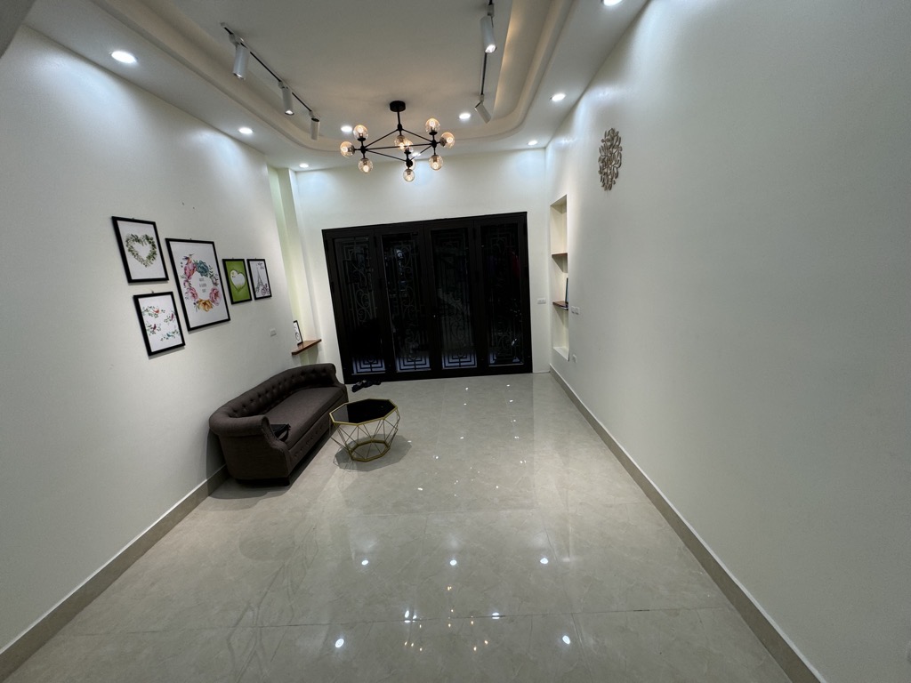 Bán nhà Lý Sơn, Ngọc Thuỵ 42m x 4T vuông đẹp, 2 mặt ngõ giá hơn 8 tỷ 15987232