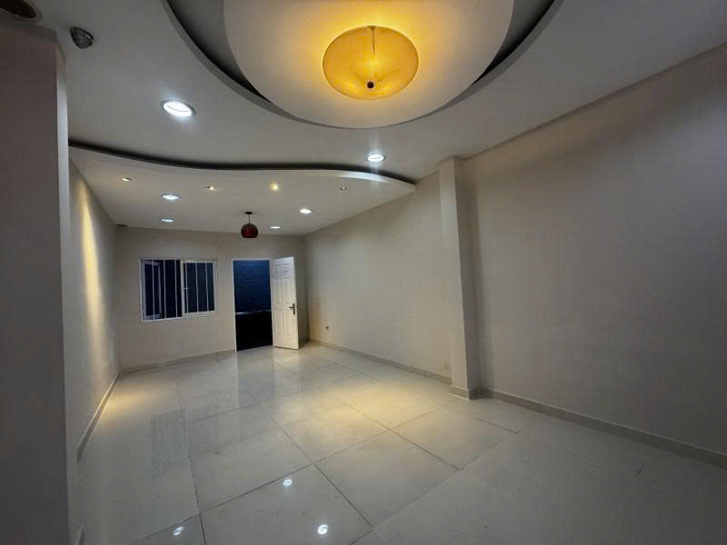 Bán nhà Mặt tiền Phổ Quang - gần Hồ Văn Huê, 4x17m, 3 Tầng cũ, tiện sửa, chỉ 19,6 tỷ. 15987281