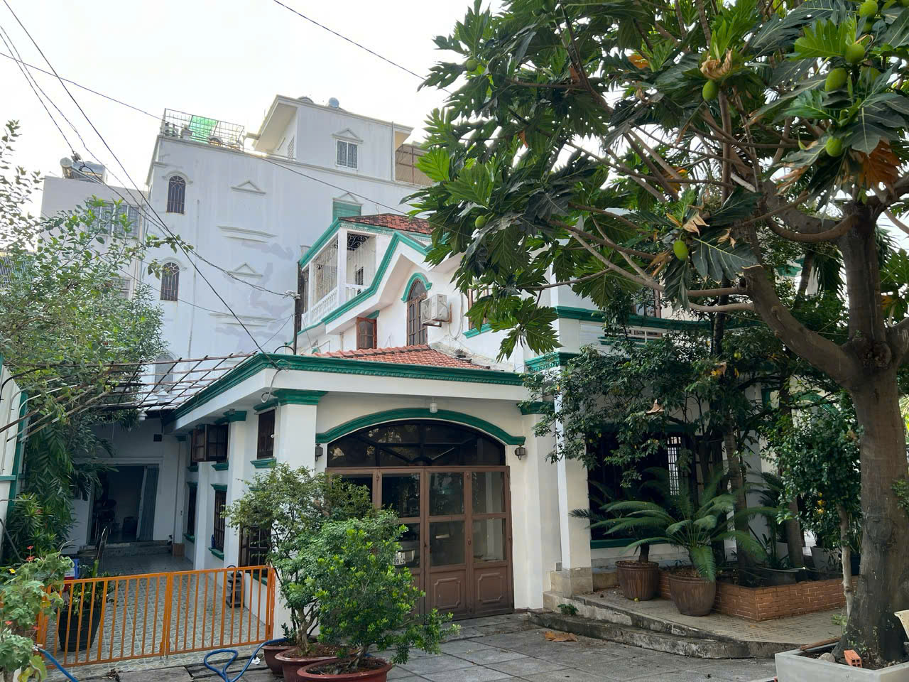SIÊU BIỆT THỰ + QUỸ ĐẤT 1.090M² – GIẢM SỐC 20 TỶ – NGAY NGUYỄN VĂN QUÁ 15987423