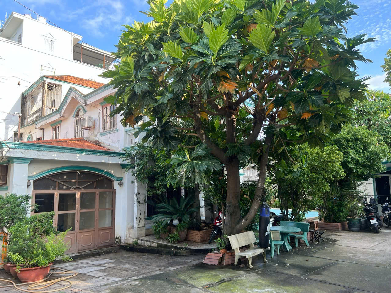 SIÊU BIỆT THỰ + QUỸ ĐẤT 1.090M² – GIẢM SỐC 20 TỶ – NGAY NGUYỄN VĂN QUÁ 15987423