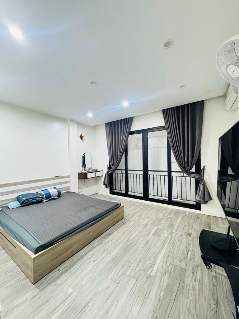 Bán nhà Đội Cấn Giang Văn Minh, 62m2, mặt tiền rộng, thang máy, chỉ 18 tỷ 15987467